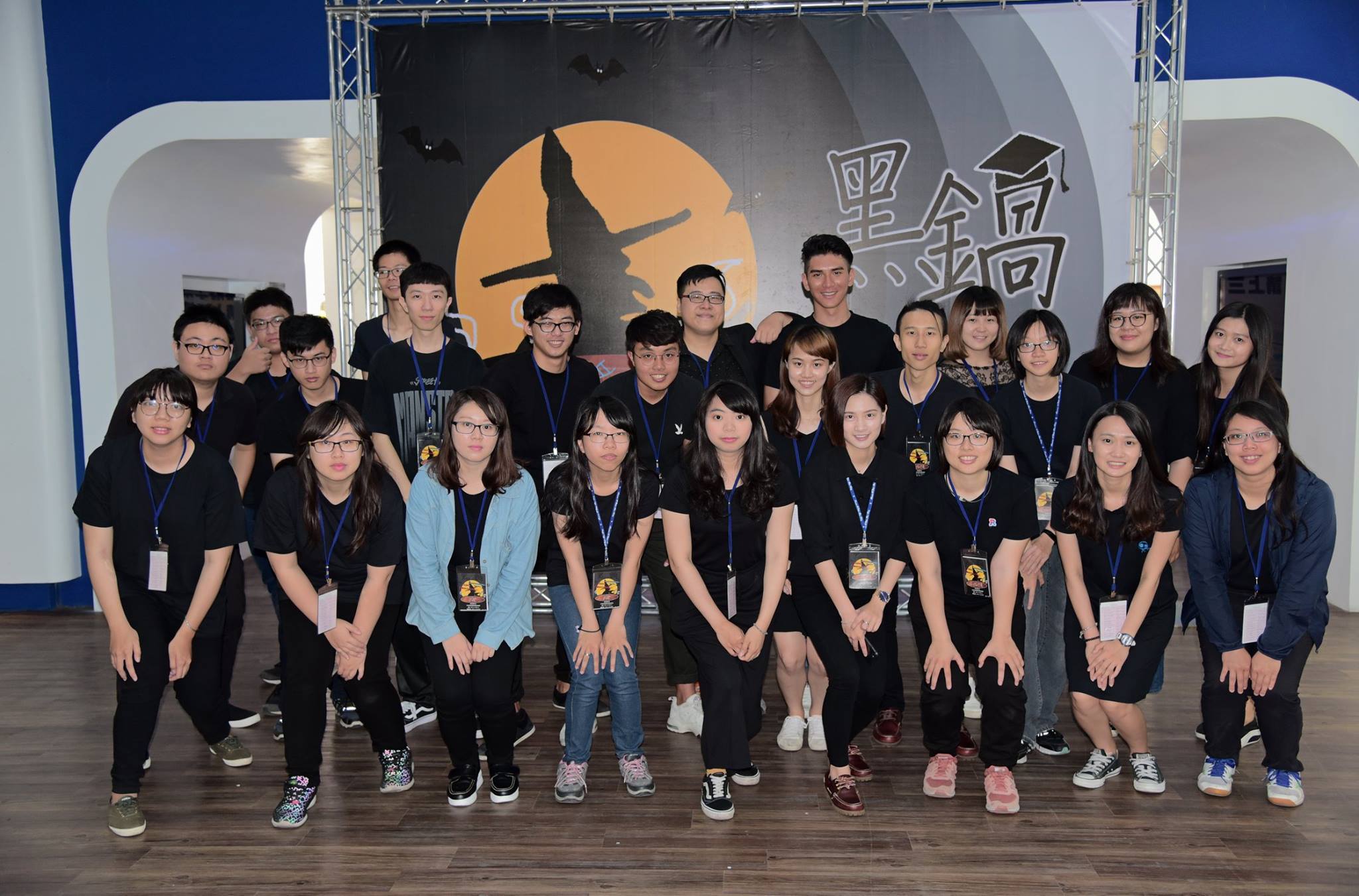 黑鍋_107級畢業生成果展團體照